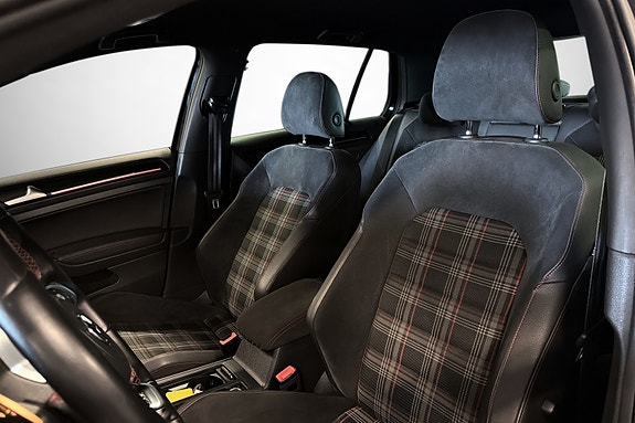 Volkswagen Golf VII 10 of 27