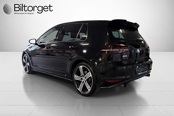 Volkswagen Golf VII 7 of 27