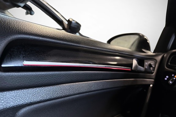 Volkswagen Golf VII 23 of 27