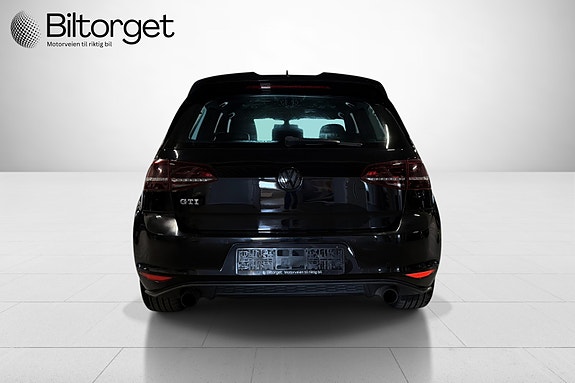Volkswagen Golf VII 6 of 27