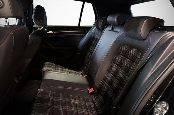 Volkswagen Golf VII 13 of 27