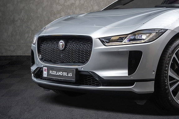 Jaguar I-PACE 4 of 30