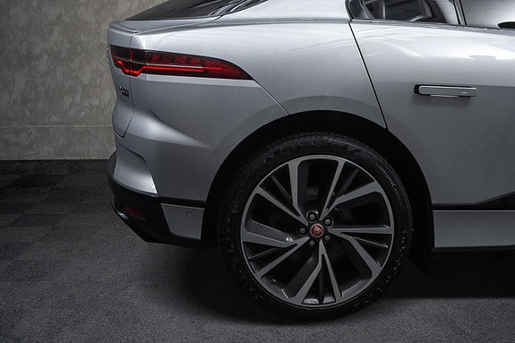 Jaguar I-PACE 10 of 30