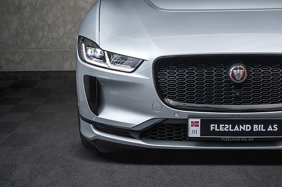 Jaguar I-PACE 7 of 30