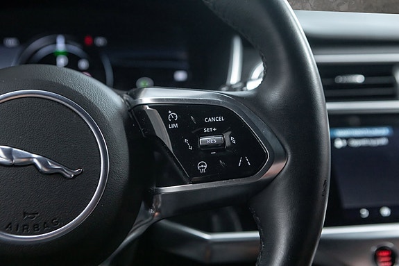 Jaguar I-PACE 13 of 30