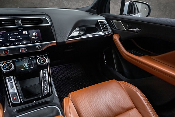 Jaguar I-PACE 30 of 30
