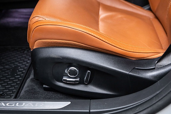 Jaguar I-PACE 26 of 30