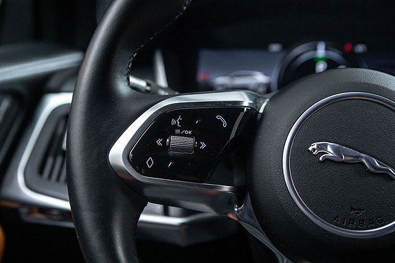 Jaguar I-PACE 12 of 30