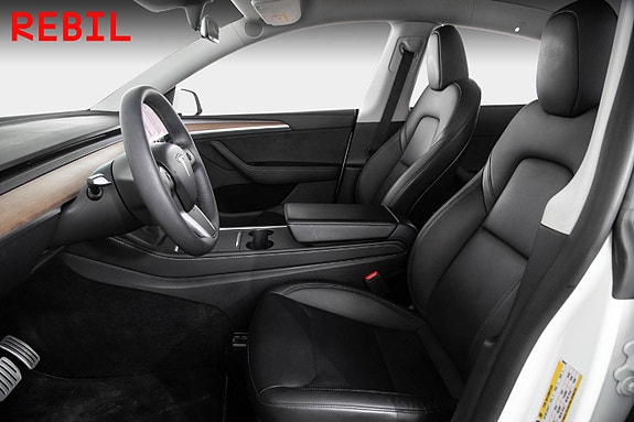 Tesla Model Y 8 of 27