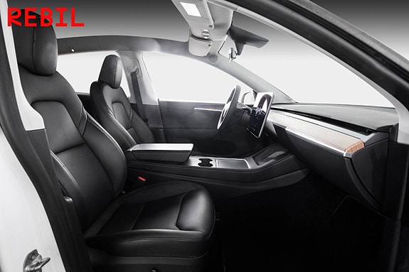 Tesla Model Y 23 of 27