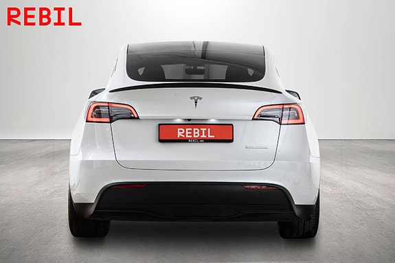 Tesla Model Y 6 of 27