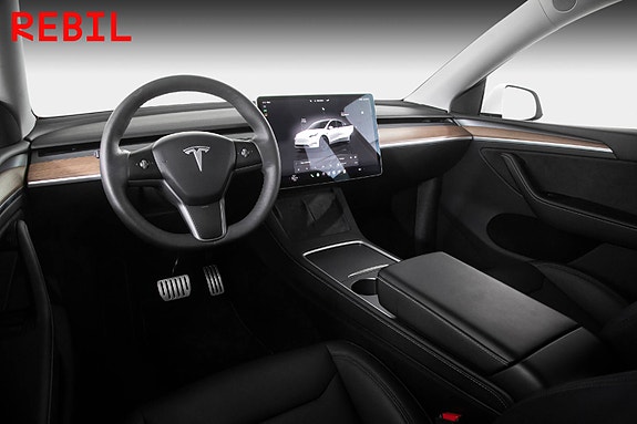 Tesla Model Y 9 of 27