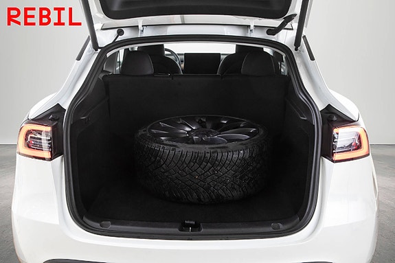 Tesla Model Y 24 of 27