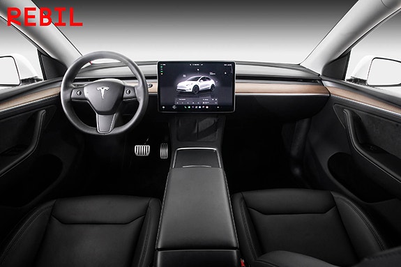 Tesla Model Y 11 of 27