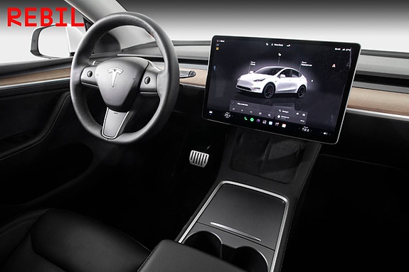 Tesla Model Y 14 of 27