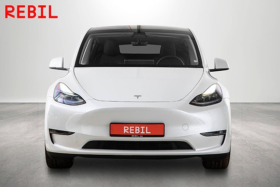 Tesla Model Y 3 of 27