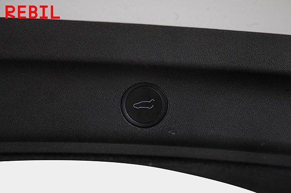 Tesla Model Y 26 of 27