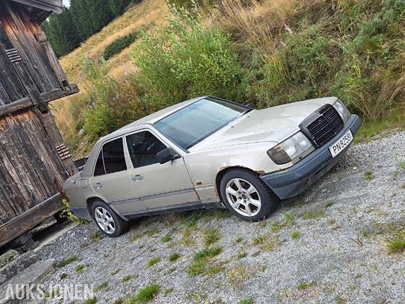 Mercedes-Benz E-Klasse 2 of 20