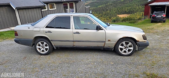 Mercedes-Benz E-Klasse 4 of 20