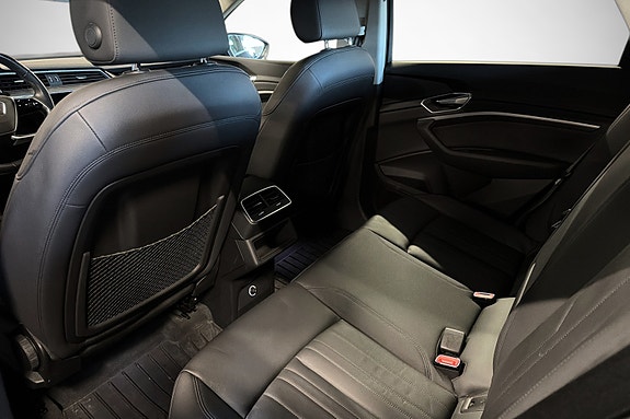 Audi e-tron 13 of 30