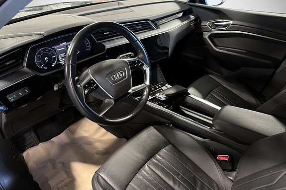 Audi e-tron 11 of 30