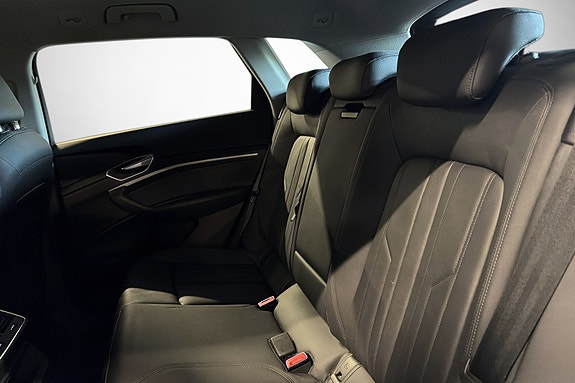 Audi e-tron 12 of 30