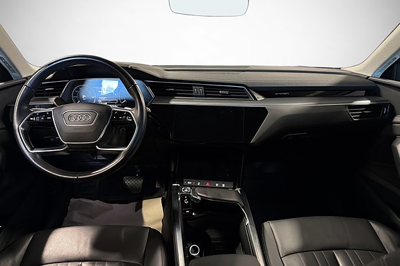 Audi e-tron 14 of 30