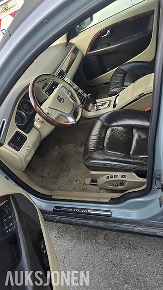 Volvo XC70 11 of 16