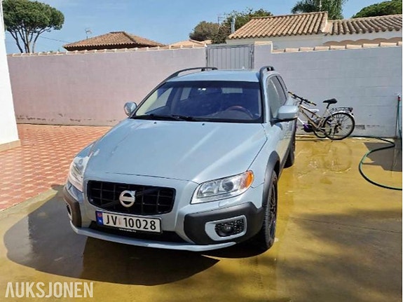 Volvo XC70 2 of 16