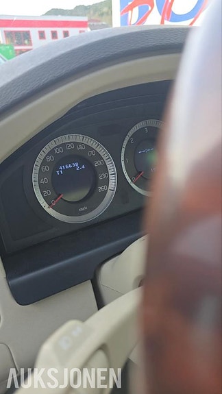 Volvo XC70 12 of 16