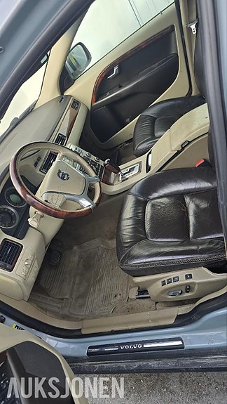 Volvo XC70 13 of 16