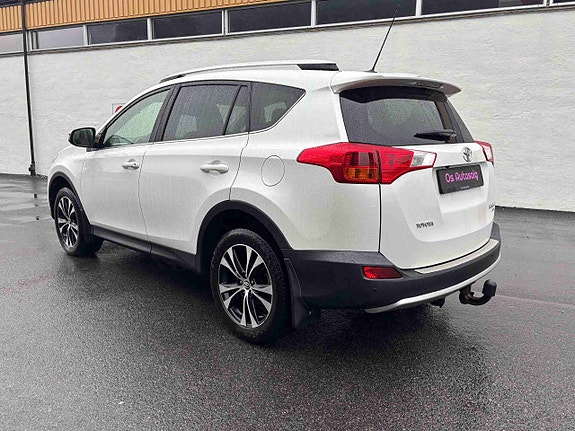 Toyota RAV4 3 of 23