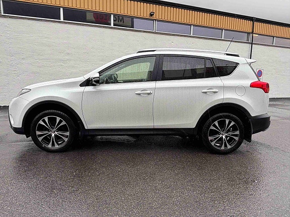 Toyota RAV4 2 of 23