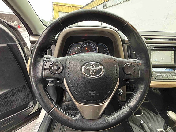 Toyota RAV4 15 of 23