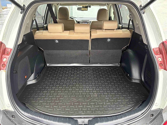 Toyota RAV4 9 of 23