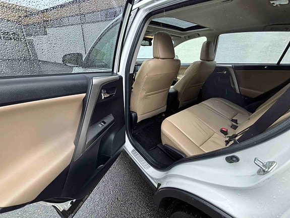 Toyota RAV4 13 of 23