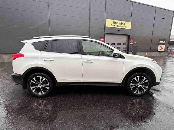 Toyota RAV4 6 of 23