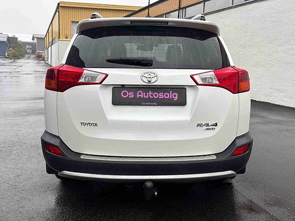 Toyota RAV4 4 of 23