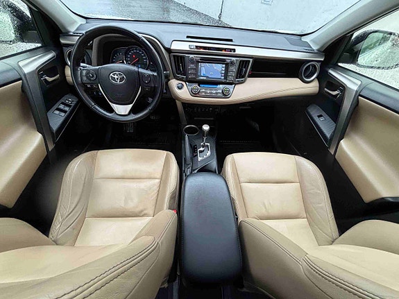Toyota RAV4 16 of 23