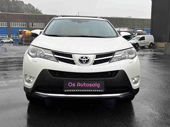 Toyota RAV4 8 of 23