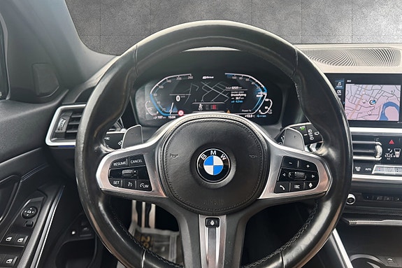 BMW 330e 18 of 29