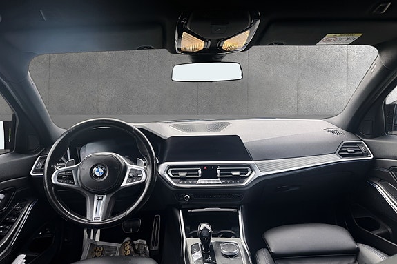 BMW 330e 12 of 29