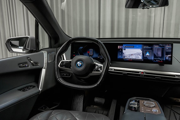 BMW iX 26 of 30