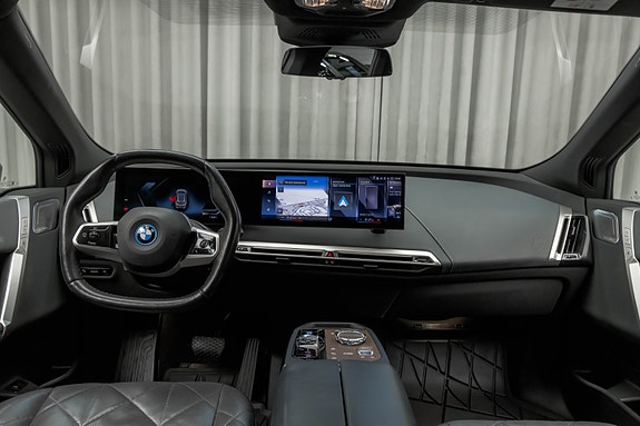 BMW iX 27 of 30