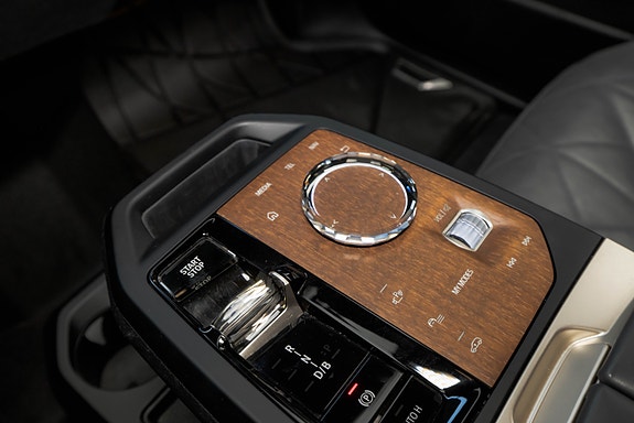 BMW iX 29 of 30