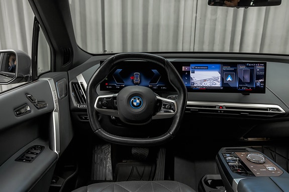 BMW iX 25 of 30
