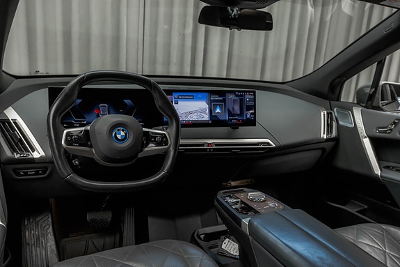 BMW iX 24 of 30