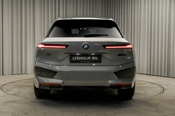 BMW iX 15 of 30