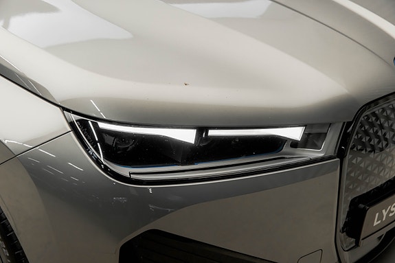 BMW iX 4 of 30