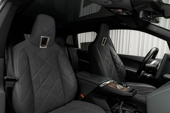 BMW iX 18 of 30
